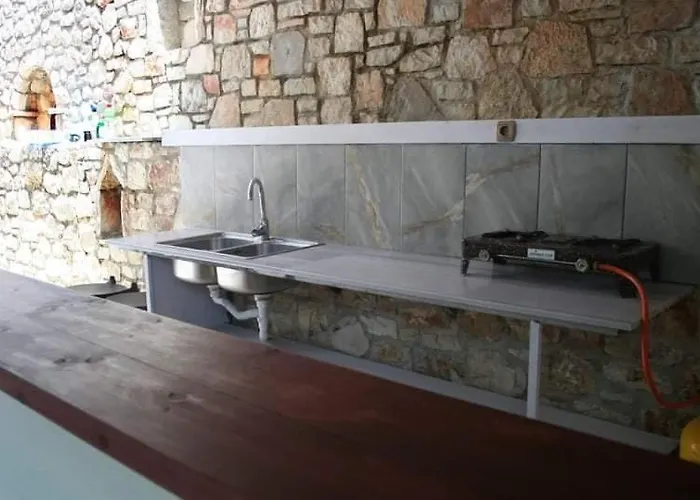 Spyridoula's 3* Himare